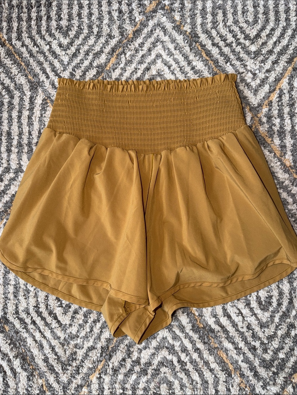 Aerie Offline High-Waist Smocked Tan Women’s Shorts Sz M